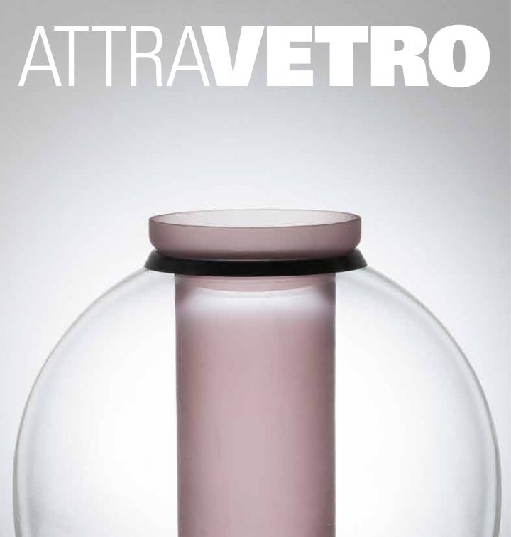 Attravetro. L'arte attraversa il vetro. Catalogo della mostra a cura di S. Pezzoli, R. Chiesa, Pavia, Venezia, Marsilio, 2015 